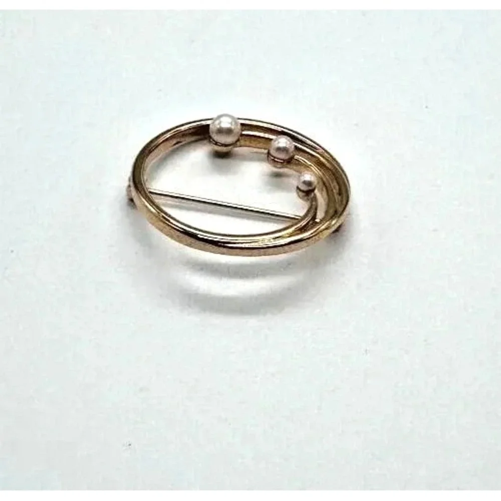 Vintage Monet Gold Tone Circle Brooch Pin Faux Pearl Modernist Design‎ Jewelry